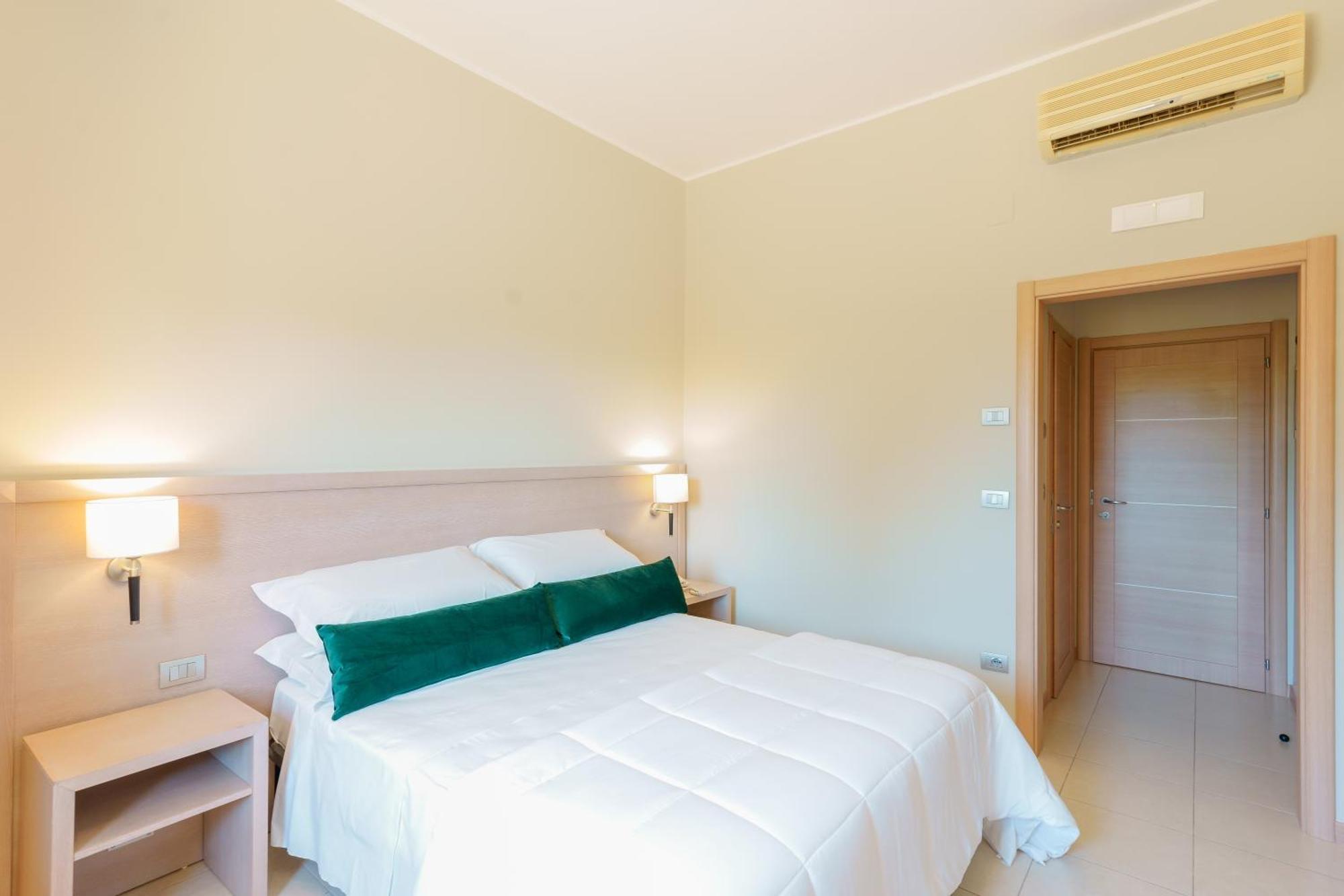 Dimora Lucia Hotel Martina Franca Bagian luar foto